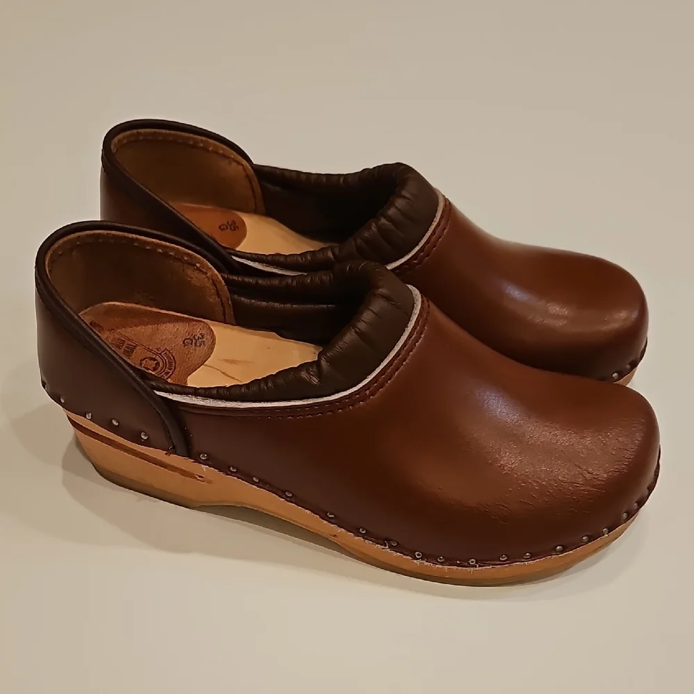 Elegant Brown Bastad Sweden Leather Closed Back Women's Clogs Size 35 - Picture 3 of 8